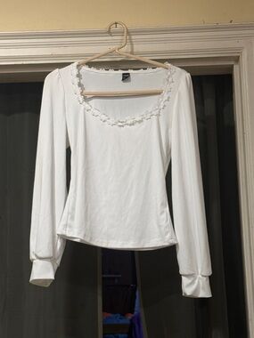 Vintage vibes women’s White Scoop Neck Long-Sleeve Top with Lace Trim